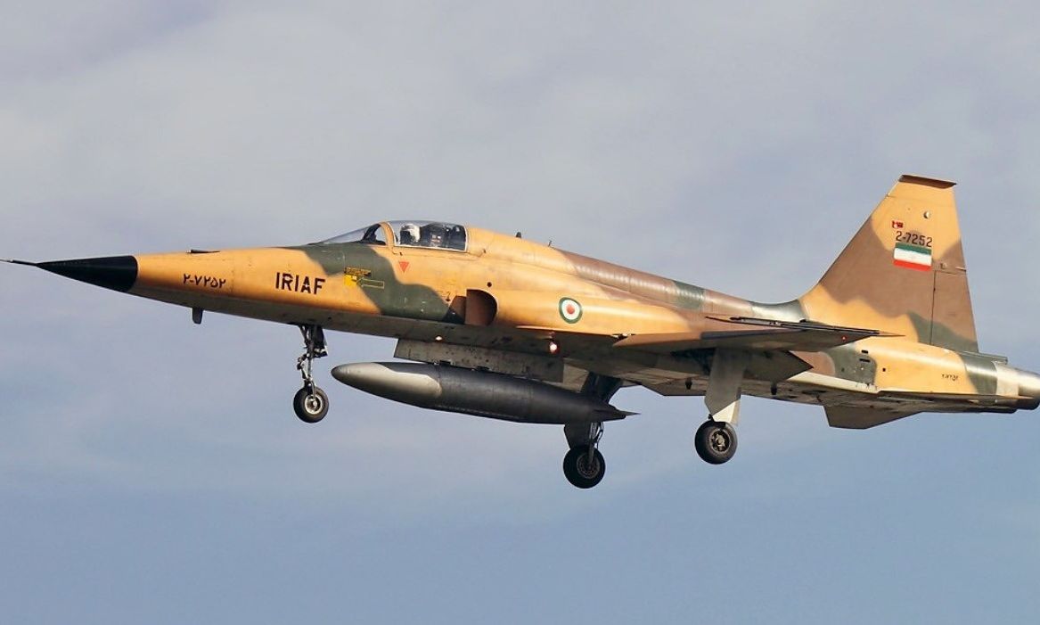 Σπάνια παραβίαση αεράμυνας – NBC: Πώς ιρανικό F-5 βομβάρδισε αμερικανική βάση στο Κουβέιτ