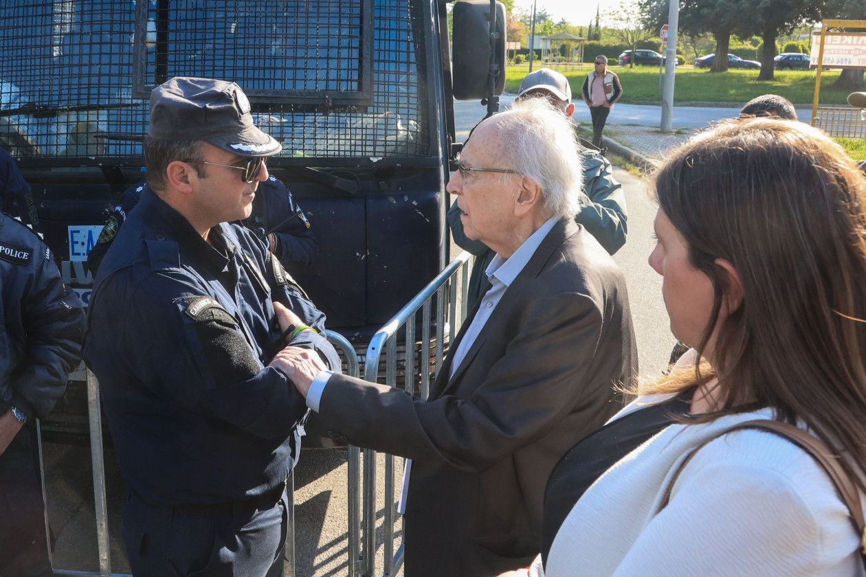 Δίκη Τέμπη: Επιμένει η Κωνσταντοπούλου για οπτικοακουστική κάλυψη – «Όχι» σε παράσταση του Δημοσίου