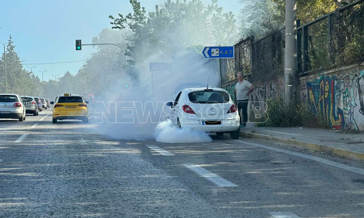 Φωτιά σε αυτοκίνητο στην Κηφισίας στο ύψος του ΚΑΤ – Φωτογραφίες
