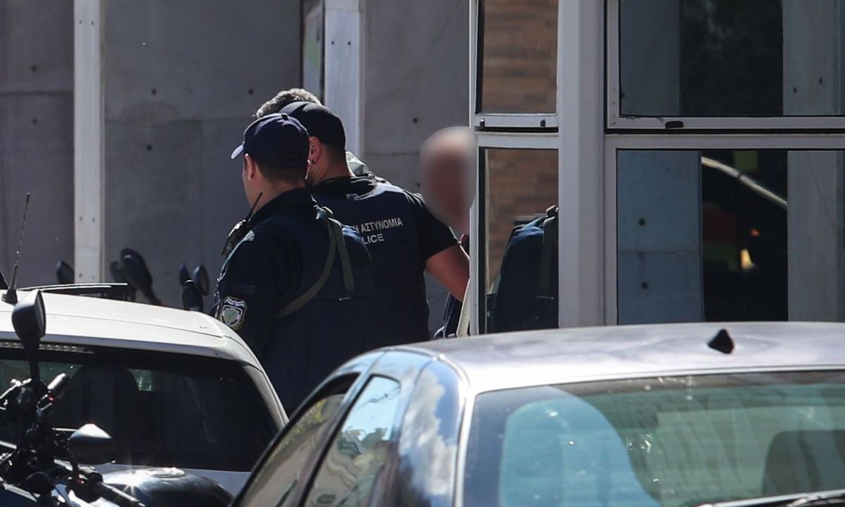 Προθεσμία μέχρι την Πέμπτη πήρε ο 89χρονος πιστολέρο