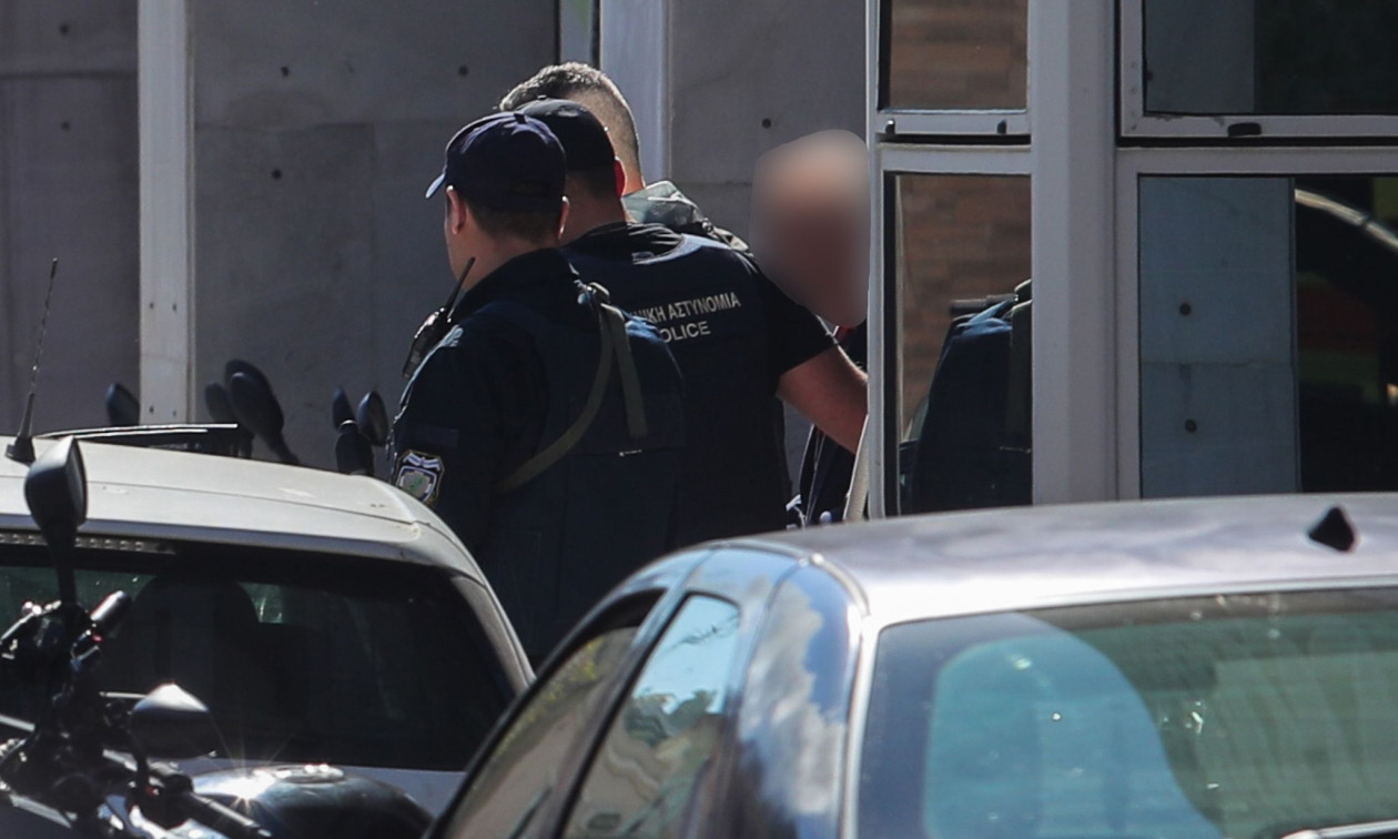 Αστυνομικός που προσποιήθηκε τον πελάτη του ξενοδοχείο έπιασε τον 89χρονο στην Πάτρα