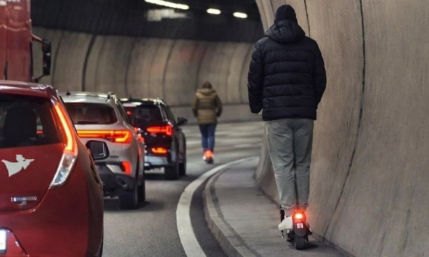 «Αμάθεια, άγνοια κινδύνου, ελλιπείς υποδομές» – Οι αιτίες για τα ατυχήματα με πατίνια