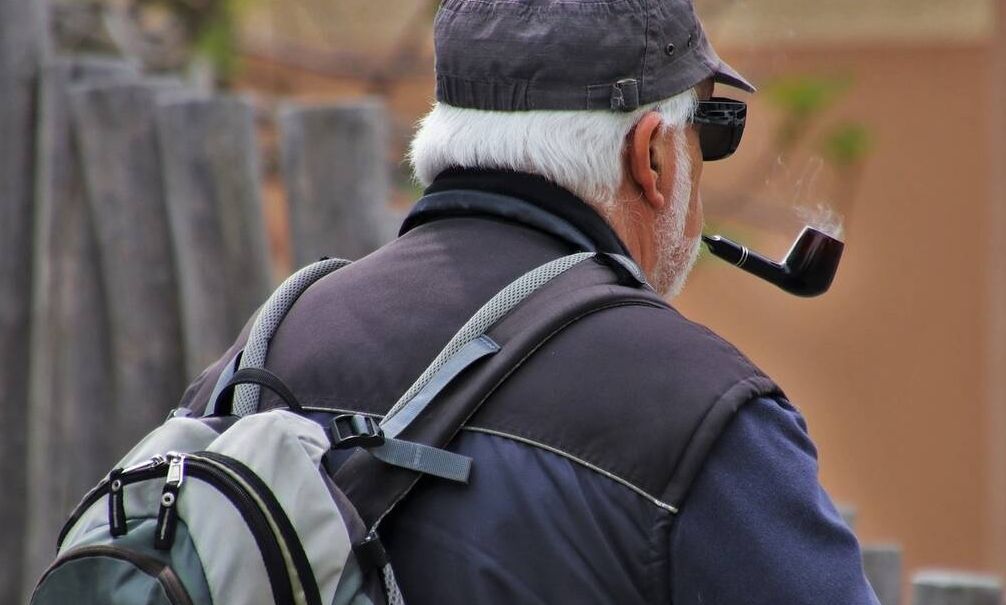 Επίδομα 300 ευρώ: Αυξάνεται η ενίσχυση για τους συνταξιούχους – Ποιοι το δικαιούνται