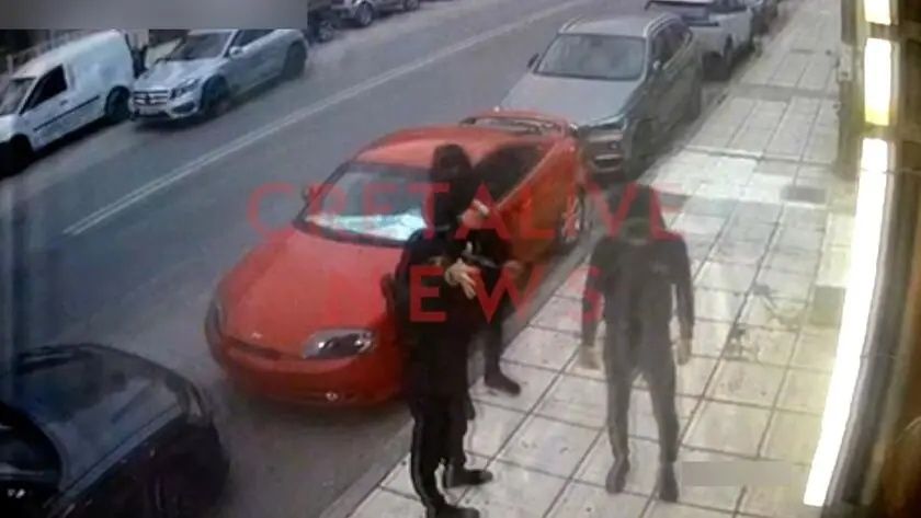 Ηράκλειο: Παραδόθηκε ο ένας από τους εμπλεκόμενους του άγριου επεισοδίου με τις μαχαιριές σε μπαρ