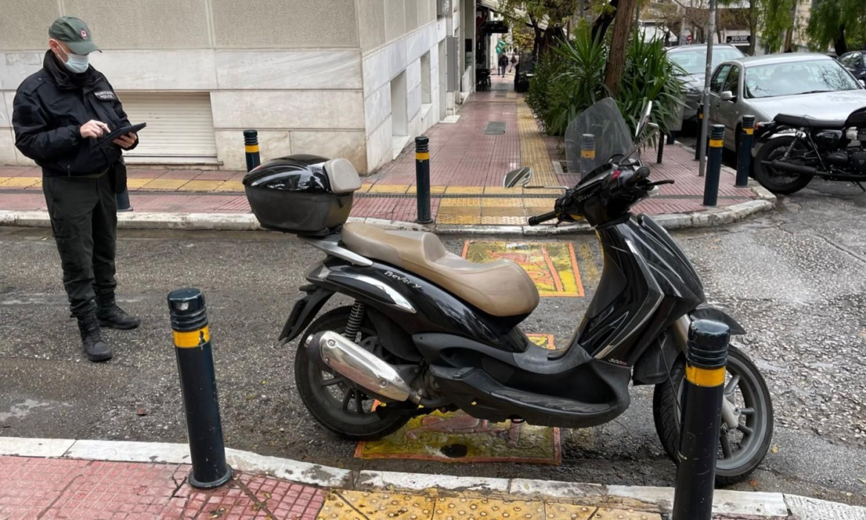 Πάνω από 13.000 οι παραβάσεις παράνομης στάθμευσης σε χώρους ΑμεΑ μέσα σε έξι μήνες
