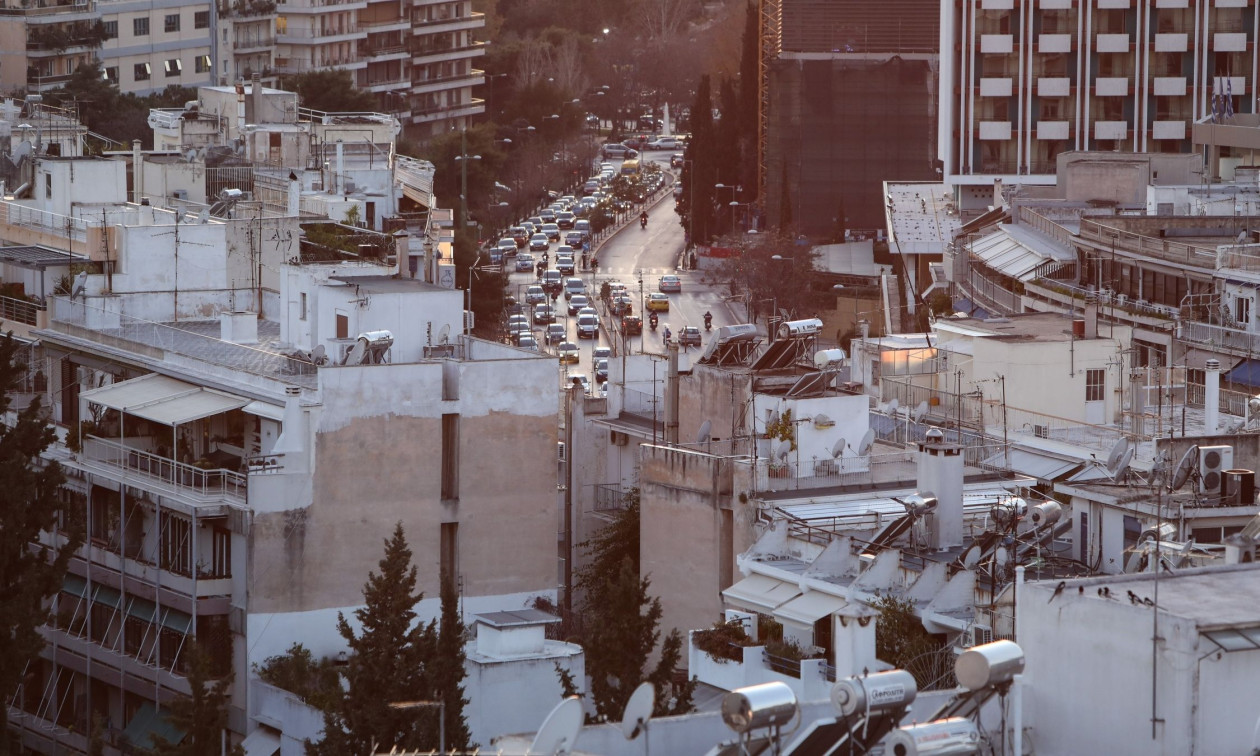 Κρίση στην αγορά ακινήτων: Γιατί είναι τόσο δύσκολο να αγοράσει κάποιος ή να ενοικιάσει σπίτι;