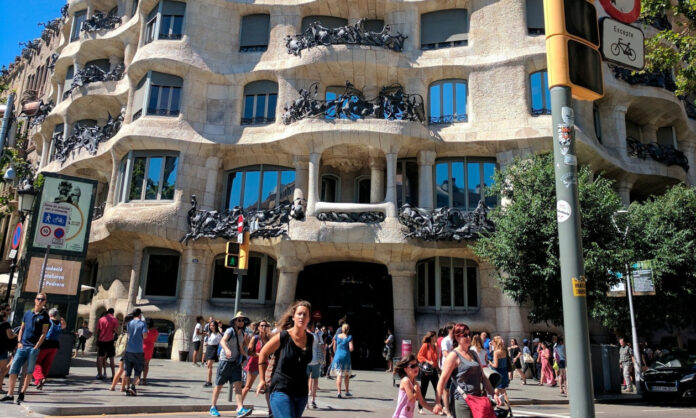 1733367-3ac3c830-casa-mila.jpg