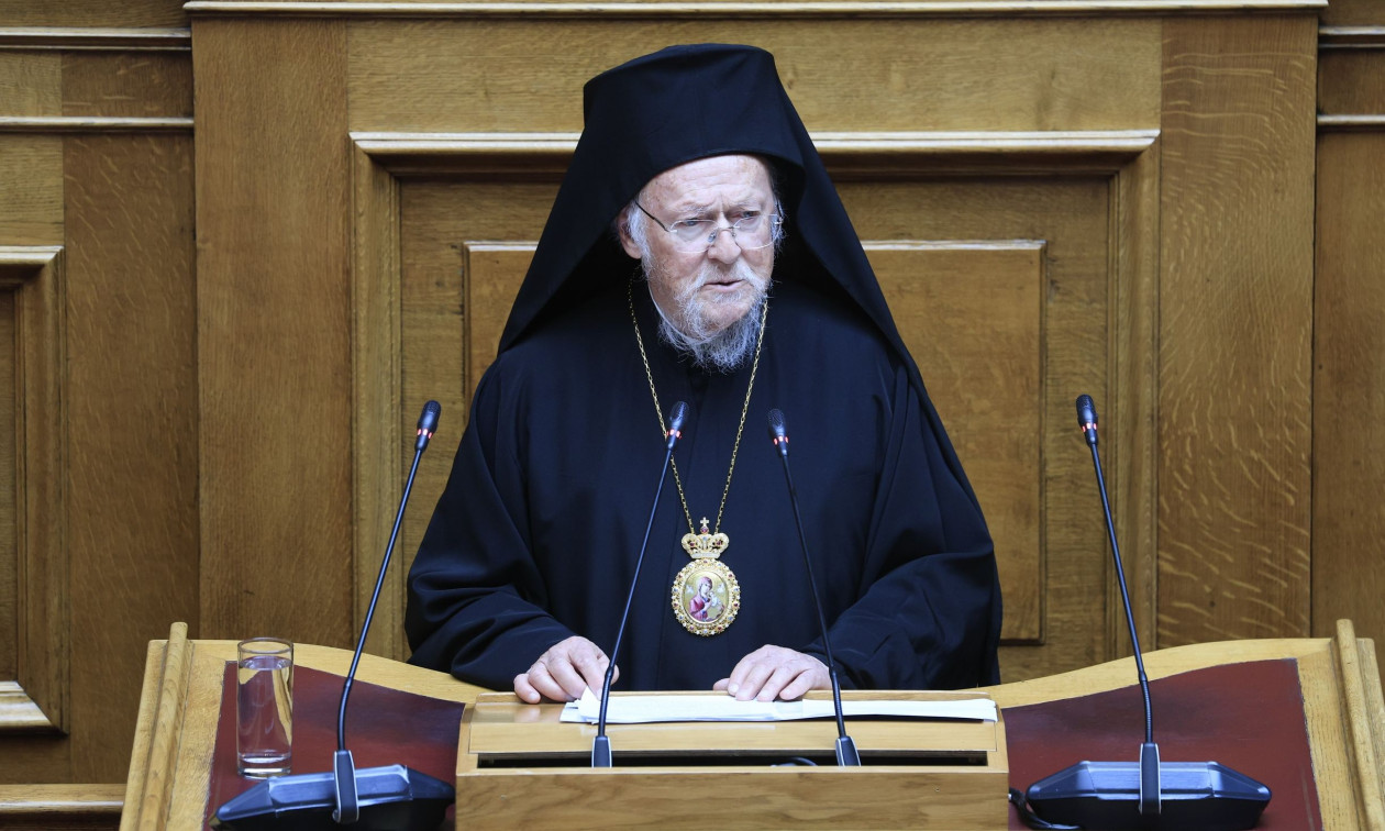 Βαρθολομαίος στη Βουλή: «Ποτέ η ειρήνη δεν υπήρξε αυτονόητη κατάσταση»- Τι είπε για φονταμενταλισμό