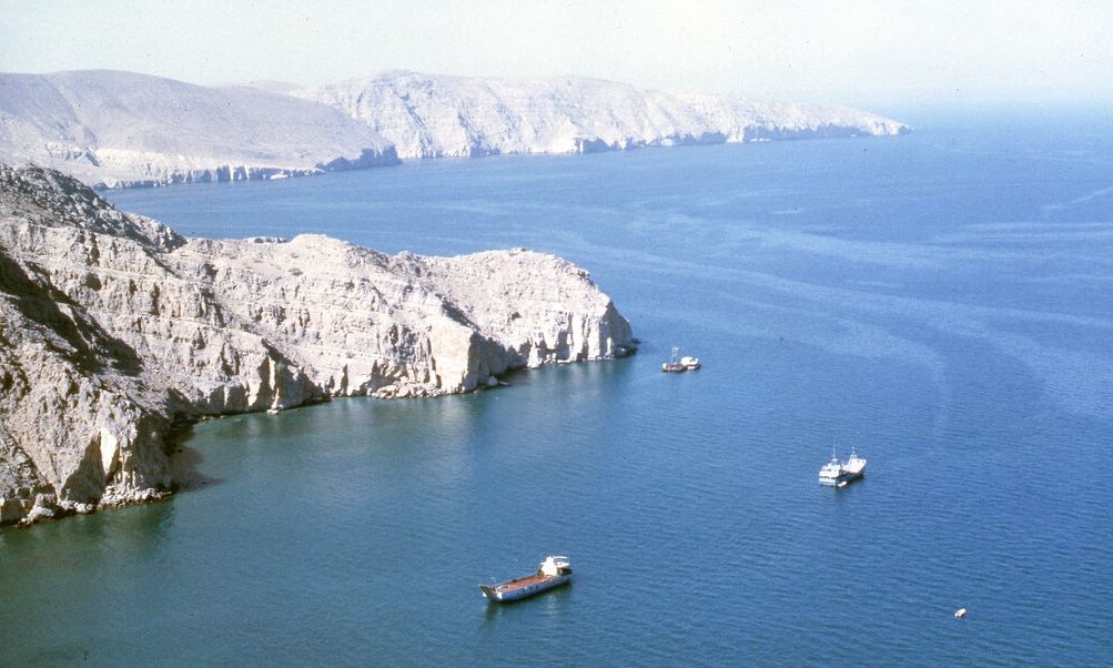 ΒΒC: Γιατί ο Τραμπ αναστέλλει την «Επιχείρηση Ελευθερία» στα Στενά του Ορμούζ