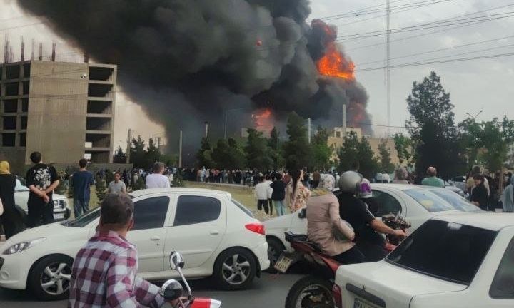 Πυρκαγιά σε εμπορικό κέντρο κοντά στην Τεχεράνη – Tουλάχιστον 11 οι νεκροί – Βίντεο