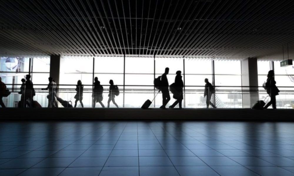 Η Ryanair ζητά απαγόρευση του αλκοόλ στα αεροδρόμια – Ποιες είναι οι προβληματικές πτήσεις