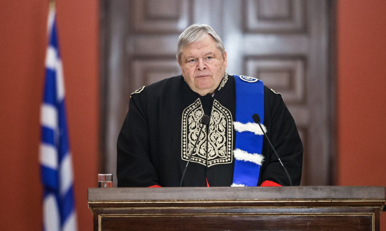Βενιζέλος: Αναγορεύτηκε σε επίτιμο διδάκτορα στο ΕΚΠΑ –  Η Τεχνητή Νοημοσύνη απειλεί τη Δημοκρατία