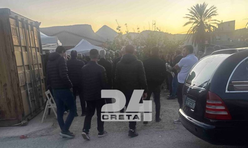 Δολοφονία στο Ηράκλειο: Ντυμένος γαμπρός στο φέρετρο ο 21χρονος – «Παιδί μου δεν σε γλύτωσα»