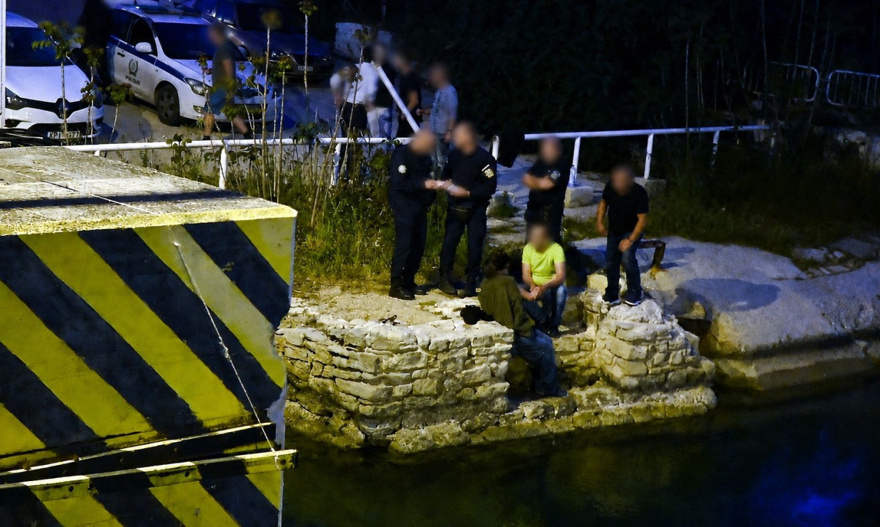 Ισθμός: Η στιγμή της  διάσωσης της 15χρονης – Πώς βρέθηκε στη διώρυγα ερευνά η αστυνομία