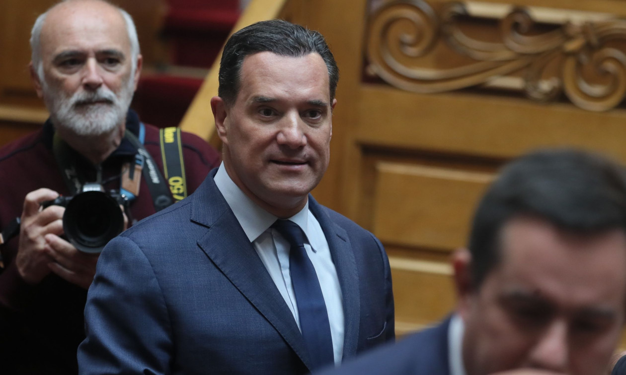 Τα καρφιά Άδωνι για όσους «δεν ιδρώνουν τη φανέλα» – Γιατί «φωτογράφισε» τον Δένδια