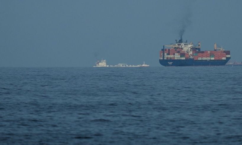 «Ήρεμα νερά» σήμερα στα Στενά του Ορμούζ, εν αναμονή της απάντησης του Ιράν στις ΗΠΑ