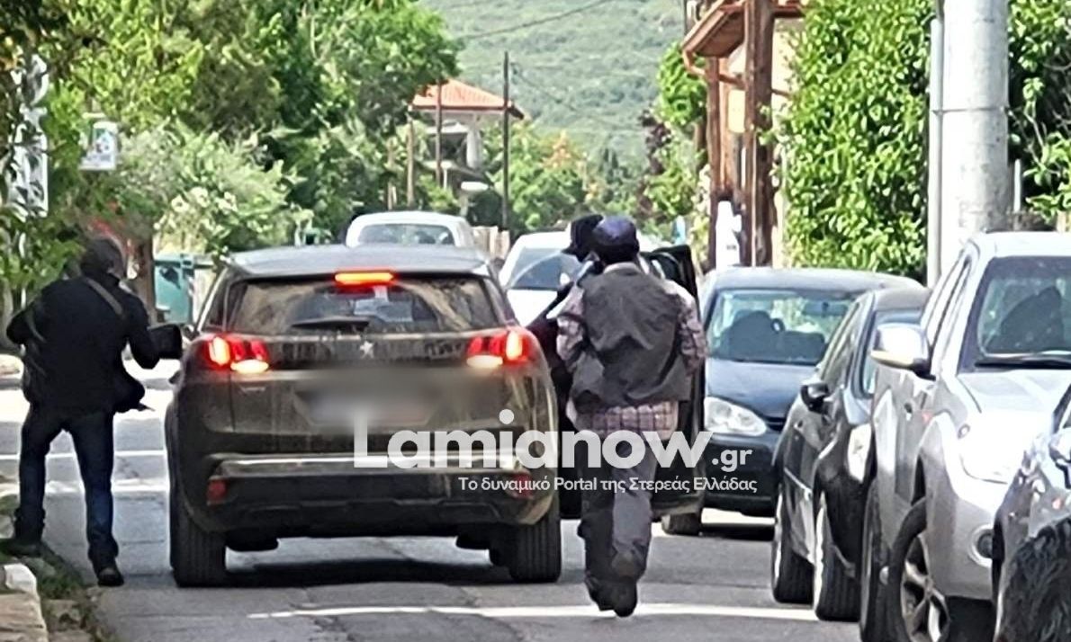 Ληστεία στην Κάτω Τιθορέα: Η στιγμή που οι δράστες φεύγουν από το σημείο με αυτοκίνητο