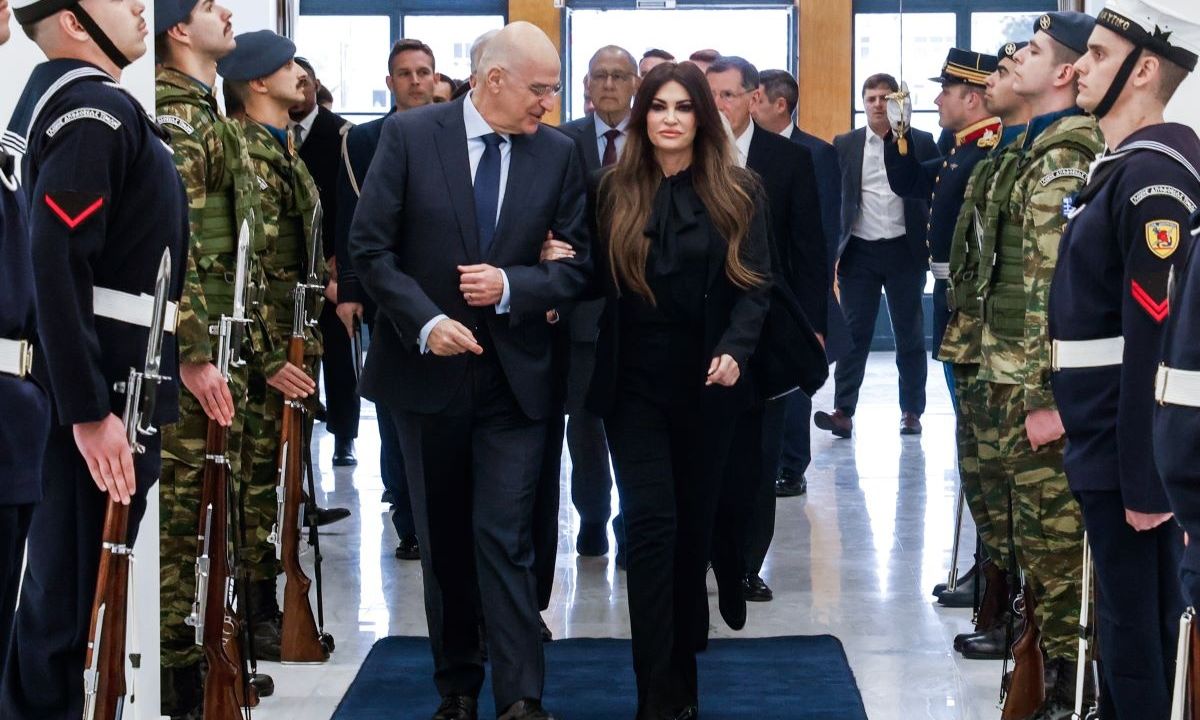 Γκιφλόιλ: Ποστάρει Δένδια να λέει ότι η Ελλάδα παίρνει F-35 μαζί με F-16 Viper και Rafale