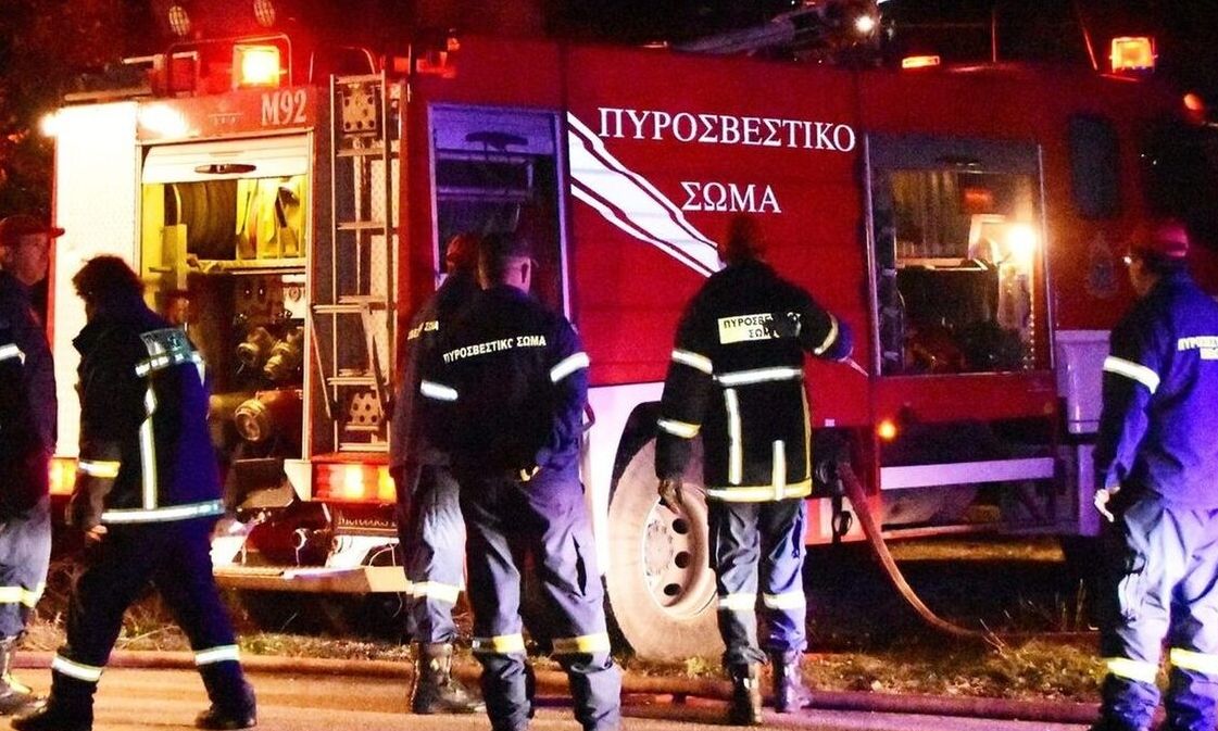 Φωτιά σε δώμα στον Λυκαβηττό: Τραυματίστηκε ένας ένοικος