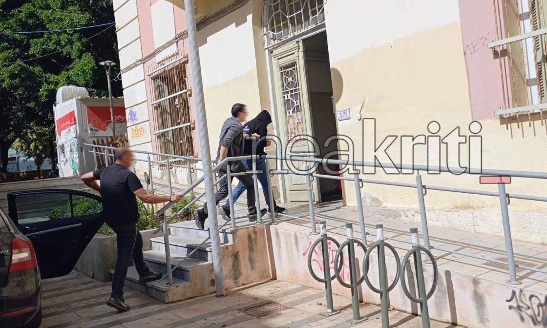 Ηράκλειο: Προφυλακίστηκε ο 30χρονος που παρέσυρες την 27χρονη σύζυγό του με το όχημά του