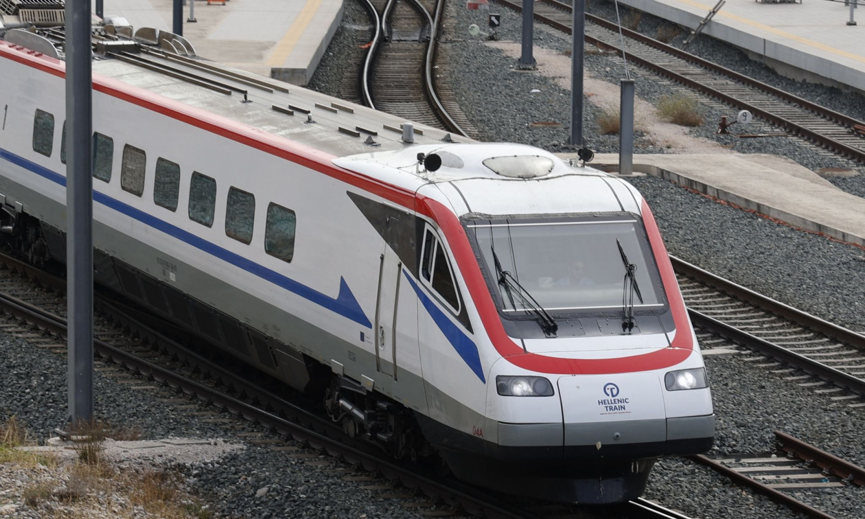 Hellenic Train: Ακινητοποίηση αμαξοστοιχίας στην Οινόη λόγω φωτιάς