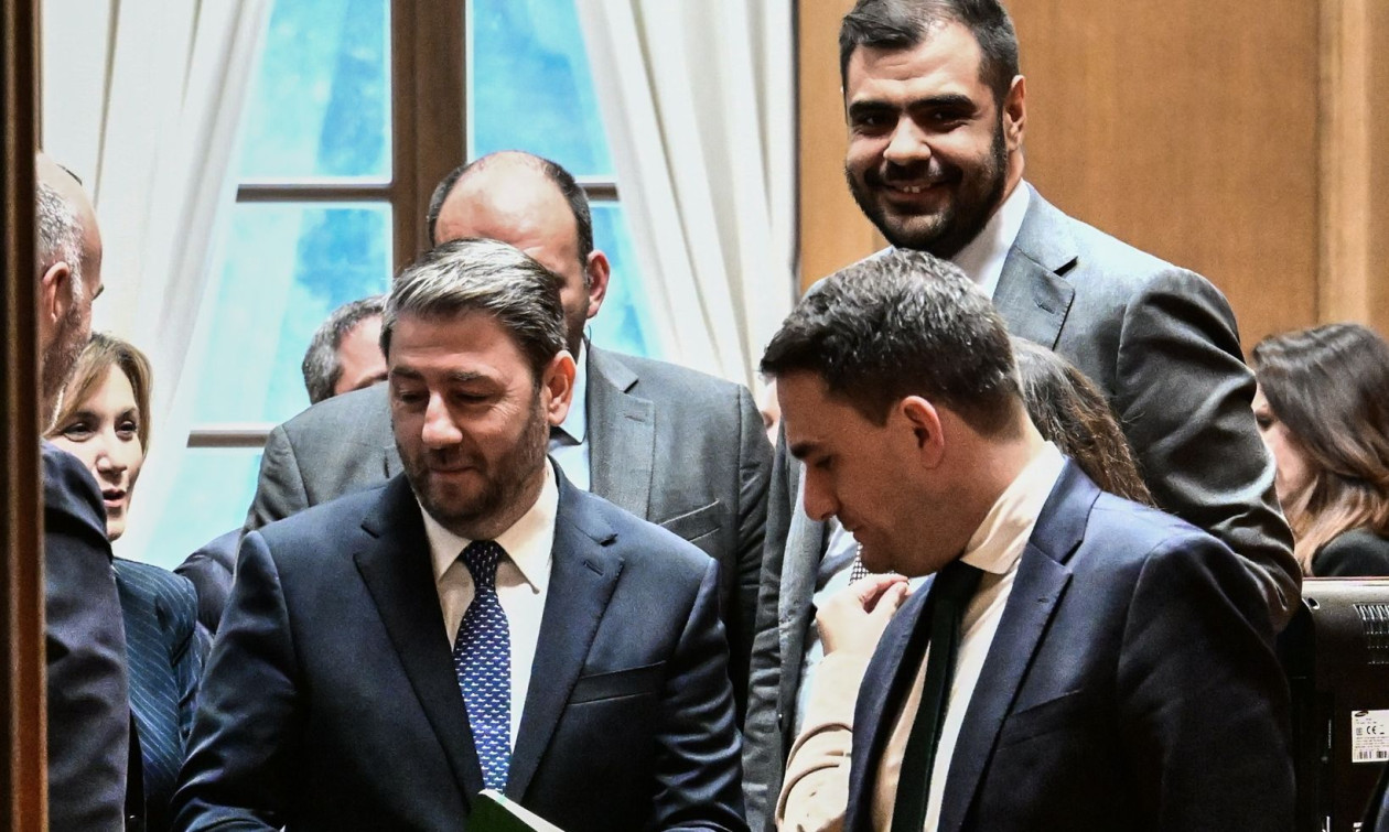 Στα άκρα η κόντρα Μαρινάκη – ΠΑΣΟΚ: Αντί να «πετάνε την μπάλα στην εξέδρα», ας απαντήσουν