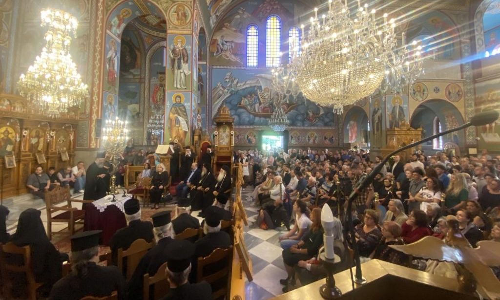 Λαοθάλασσα για τον Άγιο Παΐσιο στον Βόλο – Μητροπολίτης Λεμεσού: Ήταν μέγας, διότι έγινε ελάχιστος