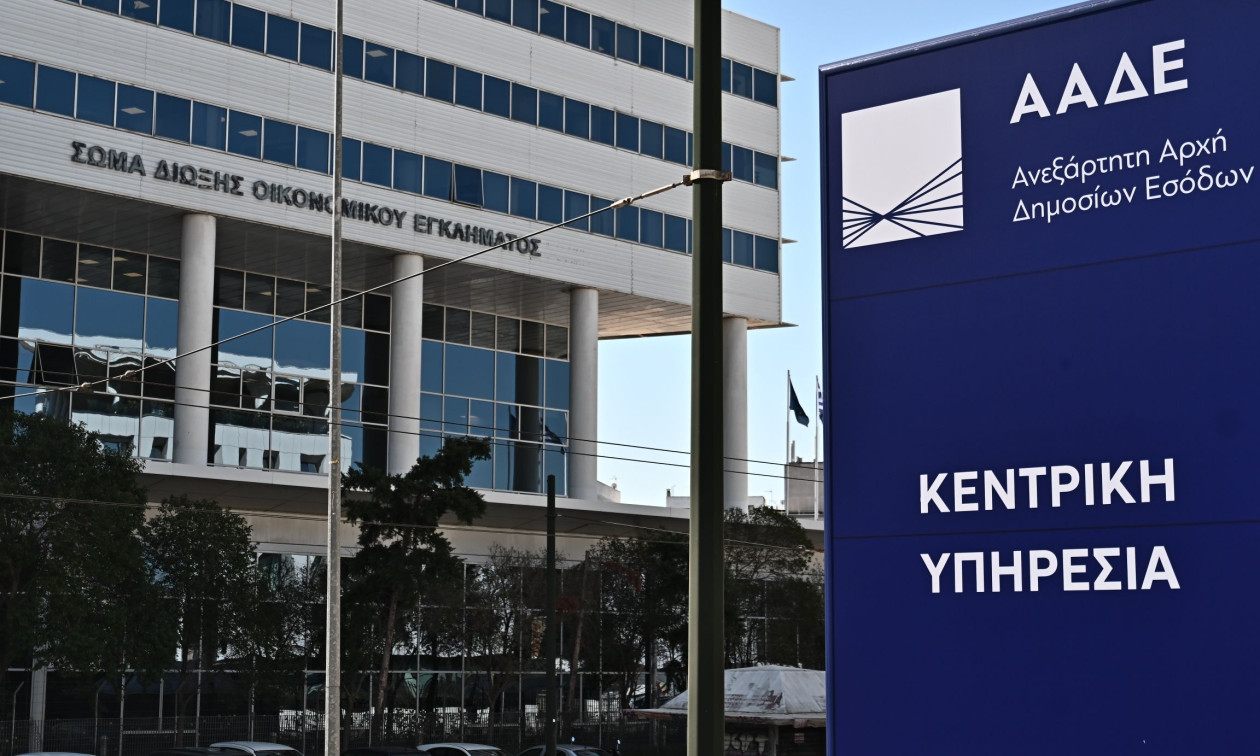 ΑΑΔΕ: Στο στόχαστρο 3,2 δισ. ευρώ ληξιπρόθεσμες οφειλές – Στη μάχη μπαίνουν τεχνητή νοημοσύνη και ηλ