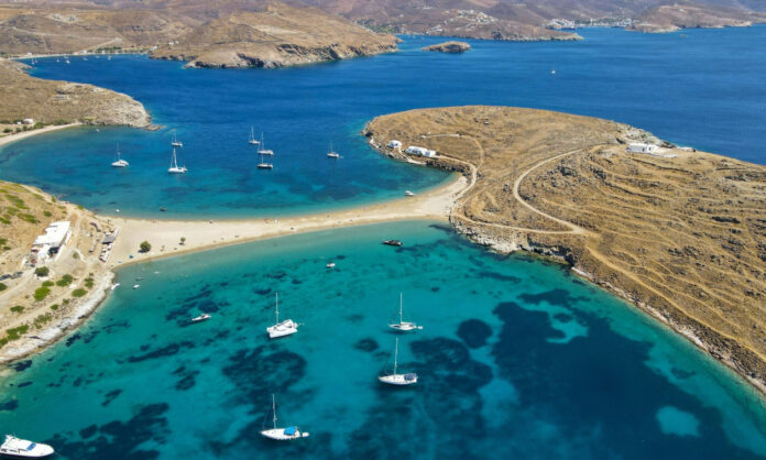 1736179-761e678d-tourismos-paralia.jpg