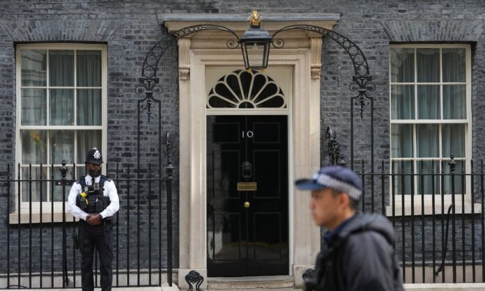 1736264-0c80201d-uk-10.jpg