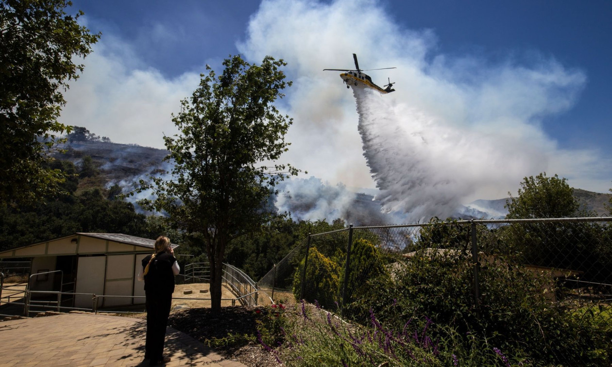 ΗΠΑ: Φωτιά εξαπλώνεται ταχύτατα σε προάστιο του Λος Άντζελες – Σε συναγερμό οι αρχές