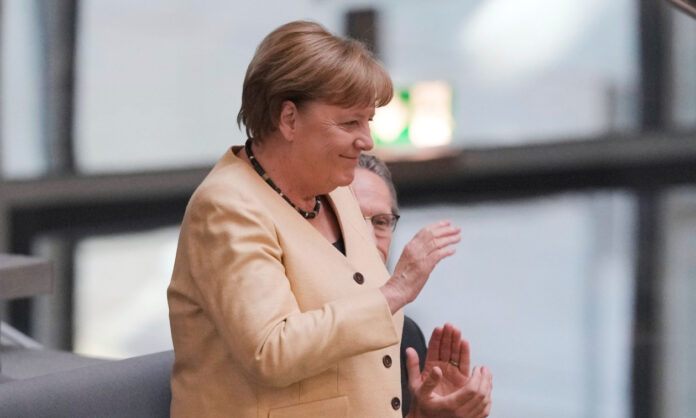 1736750-85f157e4-merkel-apr25.jpg
