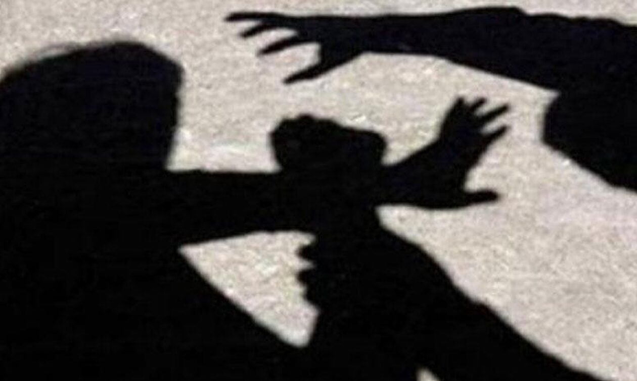 Βρετανία: Ξερίζωσαν τούφα μαλλιών σε καβγά σε γυναικείες τουαλέτες – Βίντεο