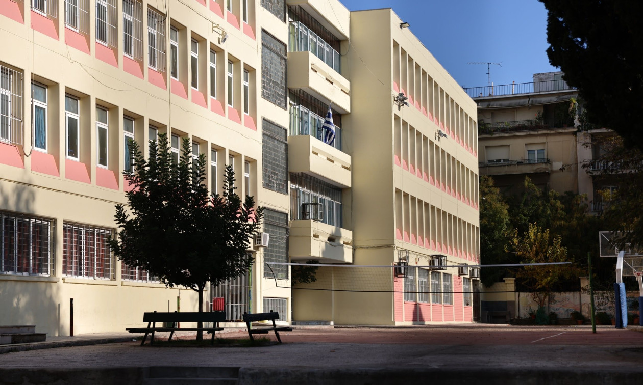 Λάρισα: Βανδαλισμοί σε γυμνάσια της πόλης – Έσπασαν τζάμια, ξήλωσαν τοίχους και περιφράξεις
