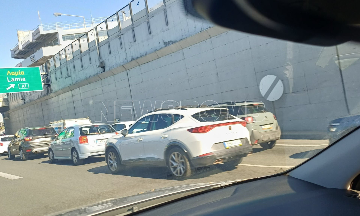 Κίνηση τώρα: Ταλαιπωρία στον Κηφισό, μποτιλιάρισμα στο κέντρο- Καθυστερησεις έως 30′ στην Αττική Οδό