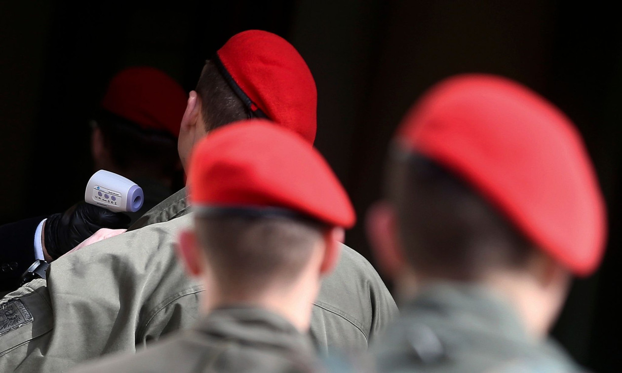 Αυστρία: Επιτρέπονται πλέον τα μακριά μαλλιά στους στρατιώτες – Πρέπει να είναι πιασμένα σε κότσο