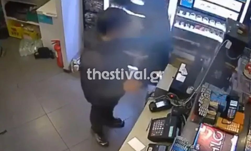 Θεσσαλονίκη: Ανήλικοι οι ληστές που μπούκαραν με όπλο σε ψιλικατζίδικο – Τρεις συλλήψεις