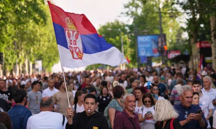 Σερβία: Επεισόδια σε μαζική αντικυβερνητική συγκέντρωση φοιτητών στο Βελιγράδι