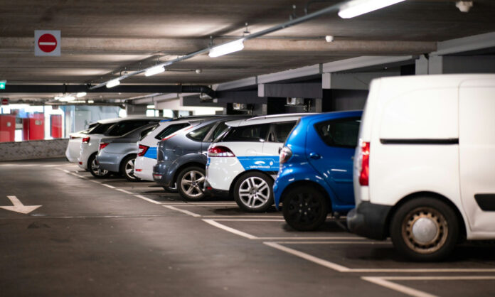 1738332-034ad2d9-parking-u.jpg