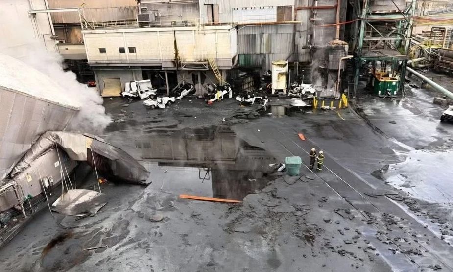 Ουάσιγκτον: Μεγάλη χημική έκρηξη σε εργοστάσιο χαρτοποιίας – Nεκροί, τραυματίες και αγνοούμενοι