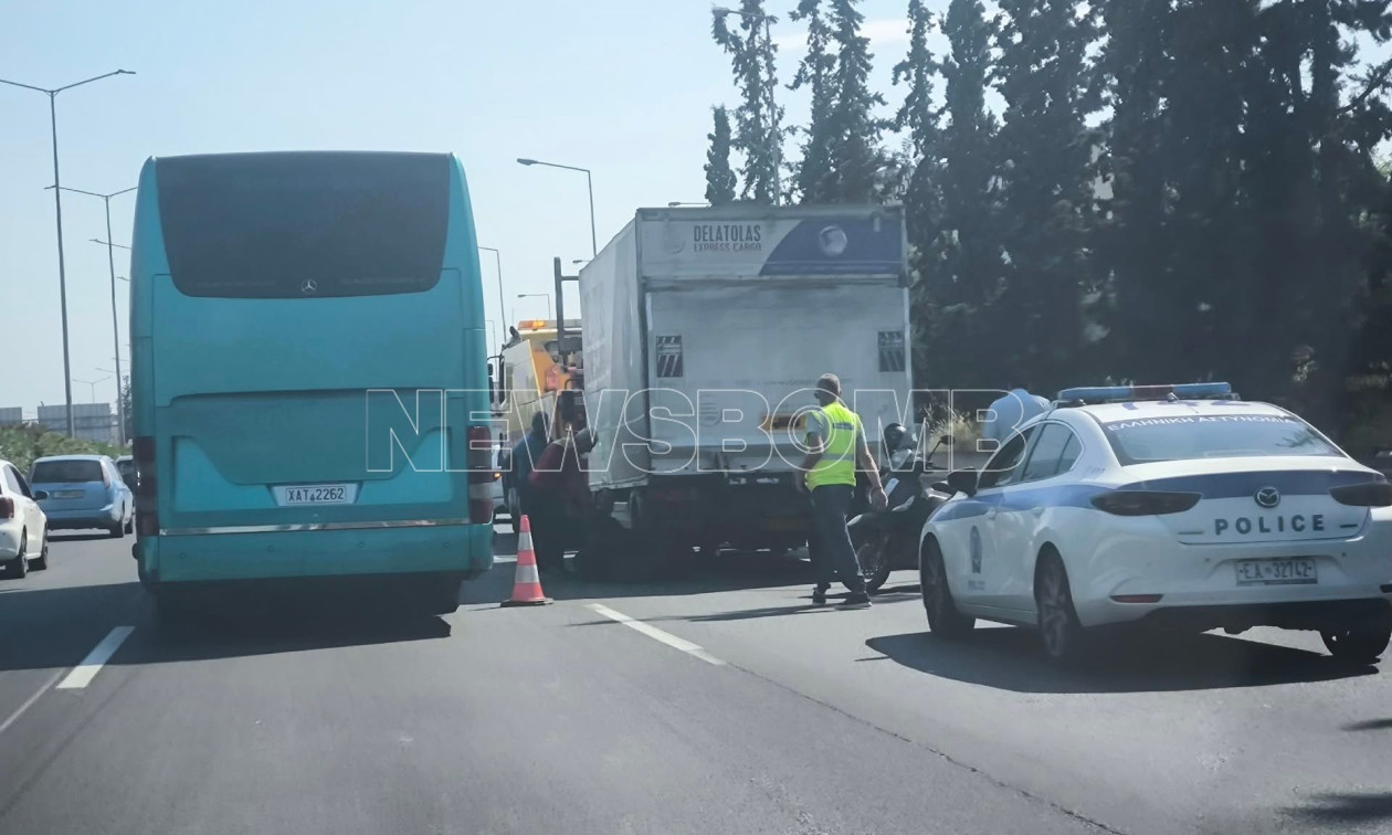 Μεγάλες καθυστερήσεις στην Κηφισίας – Φορτηγό έπαθε λάστιχο – Πού αλλού υπάρχουν καθυστερήσεις