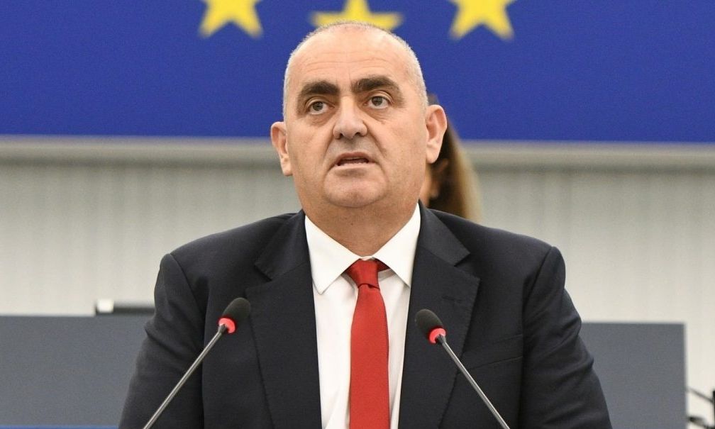 Παρέμβαση Μπελέρη για τα επεισόδια στην Αλβανία – Θέτει το ζήτημα στην Ευρωπαϊκή Επιτροπή