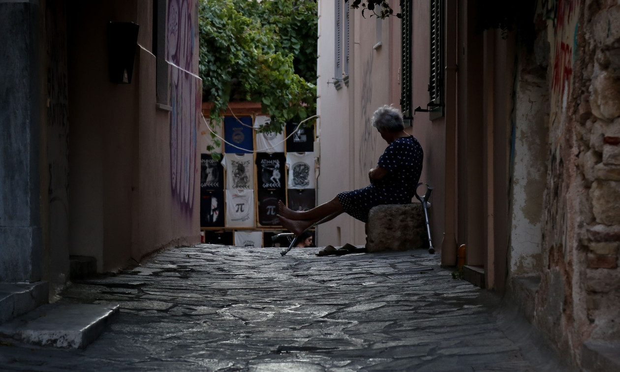 ΙΟΒΕ: Βελτίωση του οικονομικού κλίματος τον Μάιο – Ήπια ενίσχυση της καταναλωτικής εμπιστοσύνης