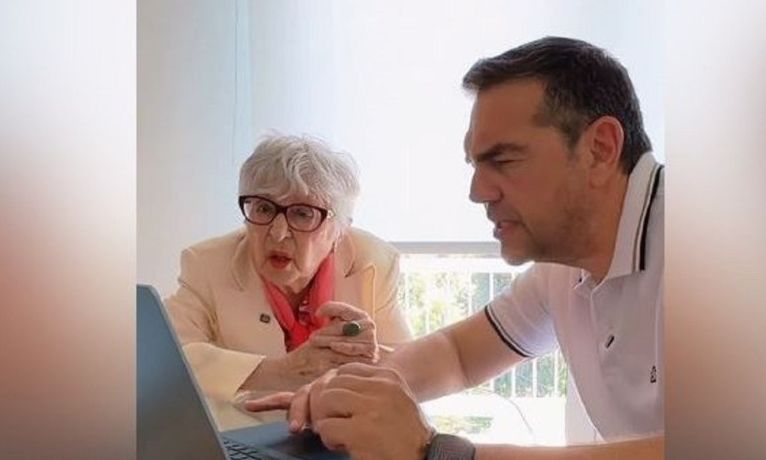 Ο Τσίπρας βοήθησε τη «Θεοπούλα» να γίνει μέλος της ΕΛΑΣ και να κάνει… «θραύση»