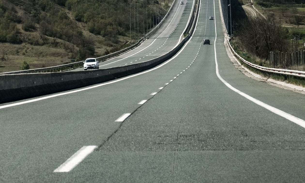 Ασυνείδητοι έτρεχαν με 221 χλμ των ώρα στην Εθνική Οδό – Οι ποινές που τους επιβλήθηκαν