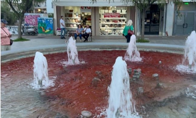Καλαμάτα: Συγκίνηση στο τελευταίο «αντίο» της 39χρονης Βασιλικής -Σιντριβάνι βάφτηκε κόκκινο