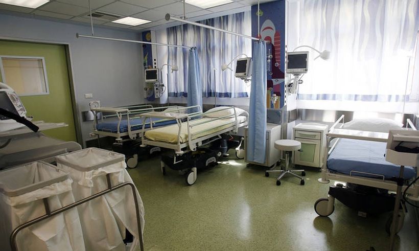 Μενίδι: Παραμένουν άφαντοι οι γονείς της 3χρονης -Δίνει μάχη στη ΜΕΘ του Παίδων ύστερα από παράσυρση