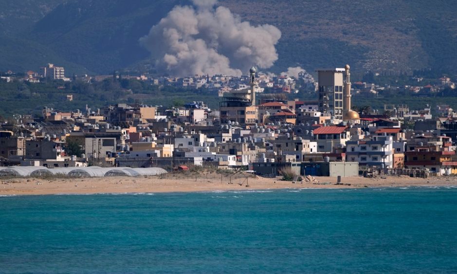 Κενό γράμμα η εκεχειρία στον Λίβανο: Η Χεζμπολάχ την απορρίπτει, το Ισραήλ σφυροκοπάει τον νότο