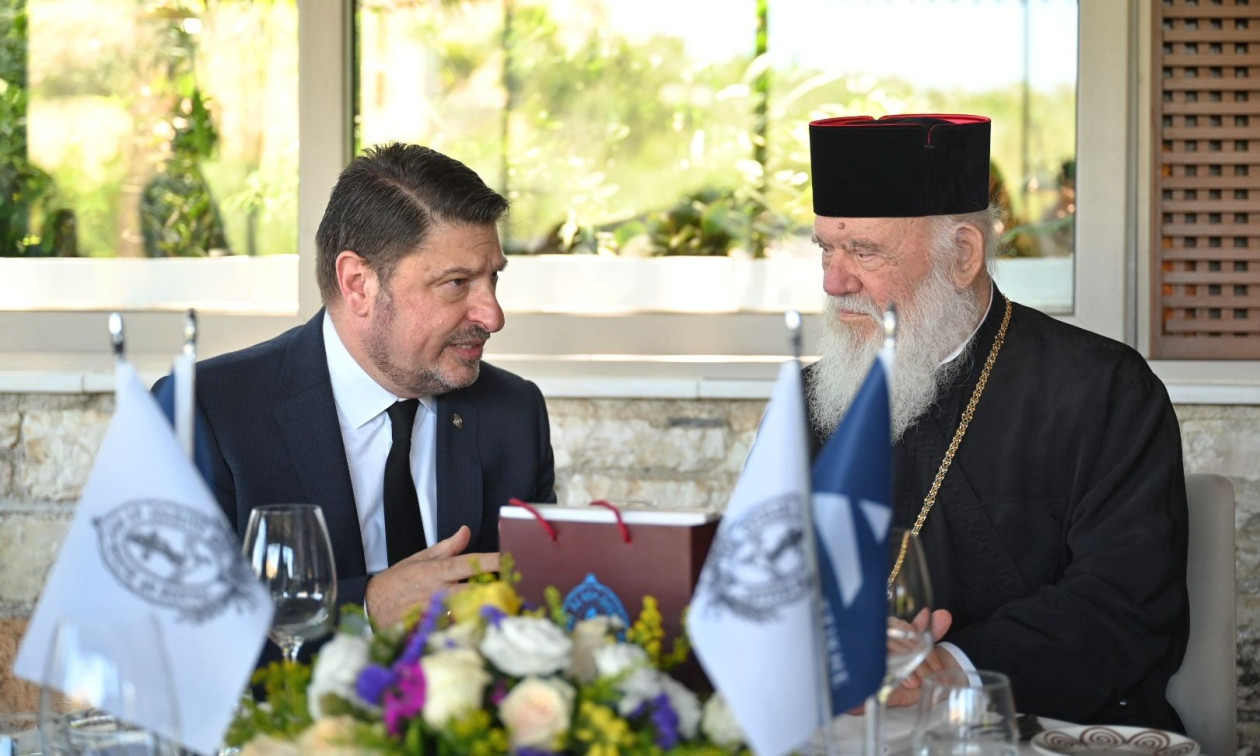 Γεύμα εργασίας Χαρδαλιά με τον Αρχιεπίσκοπο Ιερώνυμο και μέλη της Ιεράς Συνόδου