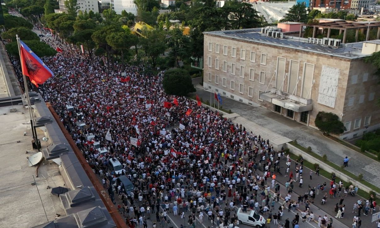 Η Κομισιόν προειδοποιεί τα Τίρανα για το έργο Κούσνερ: «Ενδέχεται να επηρεάσει την ενταξιακή πορεία»